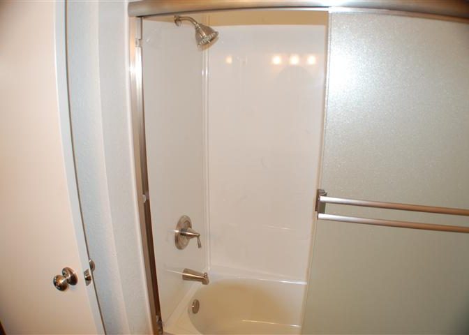 guest bath tub